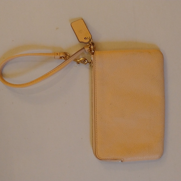 VGUC. Coach pale pink leather wristlet. - Picture 2 of 11